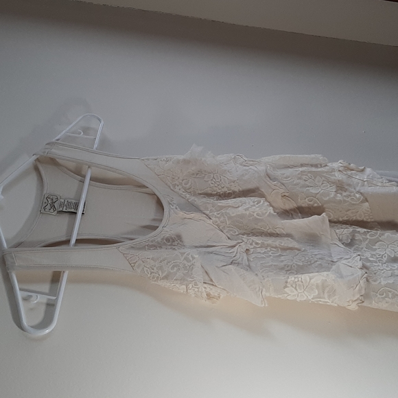 Creme racer back tank with lace ruffles - Picture 3 of 6